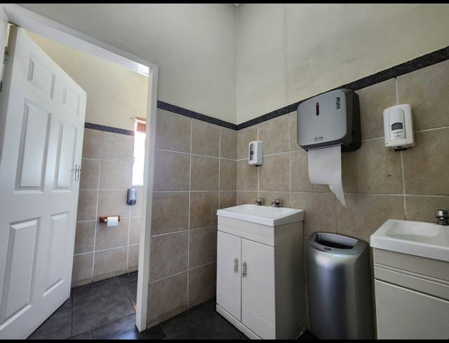 991M² OFFICE FOR SALE IN VEREENIGING CENTRAL